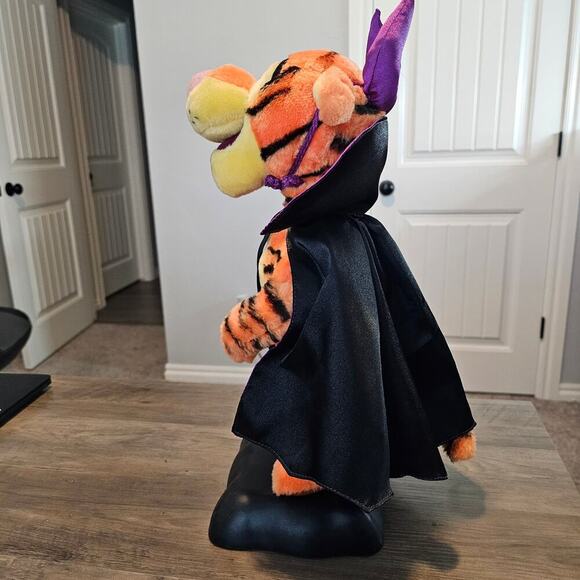 Telco Disney Tigger Halloween Decor 18" Vintage 90s Vampire Costume Pumpkin Cat - Picture 7 of 12